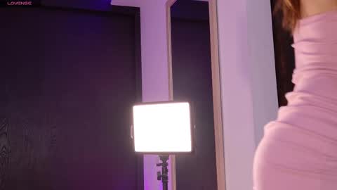 Snapshot of your_dream1217 chatting on 02/25/25, 11:44 Valery online show from 02/25/25, 11:44