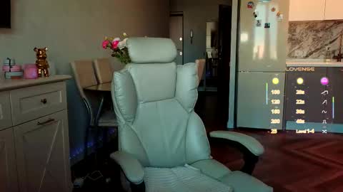Snapshot of your_evaa chatting on 09/20/25, 02:23 your Evaa online show from 09/20/25, 02:23