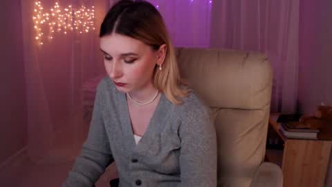 Snapshot of your_freya chatting on 12/06/24, 02:28 Freya online show from 12/06/24, 02:28