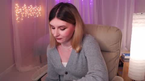 Snapshot of your_freya chatting on 12/28/24, 06:08 Freya online show from 12/28/24, 06:08