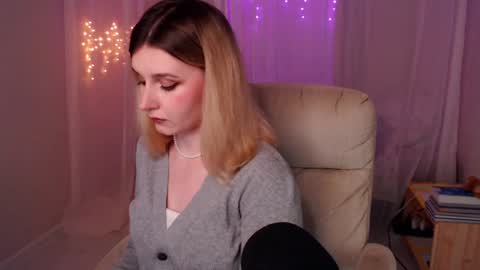 Snapshot of your_freya chatting on 01/18/25, 03:27 Freya online show from 01/18/25, 03:27