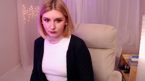 Snapshot of your_freya chatting on 02/06/25, 05:35 Freya online show from 02/06/25, 05:35