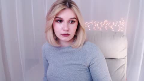 Snapshot of your_freya chatting on 03/08/25, 11:05 Freya online show from 03/08/25, 11:05