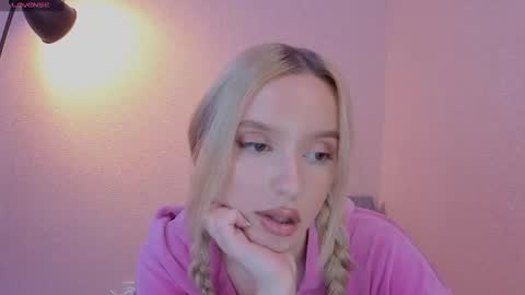 Snapshot of your_fucking_babby chatting on 10/17/25, 08:55 Olivia online show from 10/17/25, 08:55