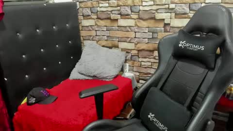 Snapshot of your_hot_friend69 chatting on 02/25/25, 12:58 David online show from 02/25/25, 12:58