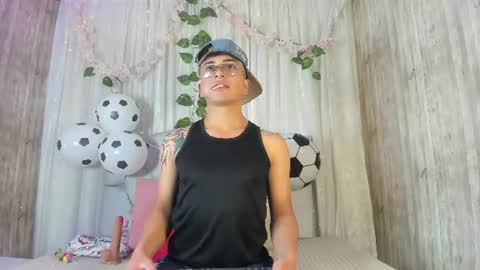 Snapshot of your_kitty_boy chatting on 06/29/26, 07:36 your_kitty_boy online show from 06/29/26, 07:36