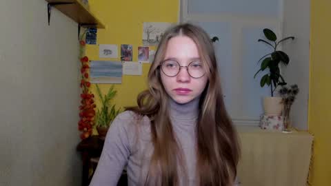 Snapshot of your_leslie chatting on 12/08/24, 01:58 Leslie online show from 12/08/24, 01:58