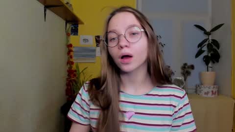 Snapshot of your_leslie chatting on 12/26/24, 05:19 Leslie online show from 12/26/24, 05:19