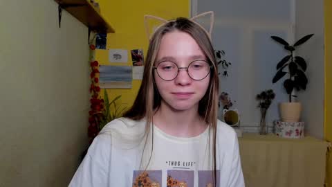 Snapshot of your_leslie chatting on 12/30/24, 03:35 Leslie online show from 12/30/24, 03:35