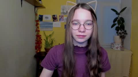 Snapshot of your_leslie chatting on 01/11/25, 03:31 Leslie online show from 01/11/25, 03:31