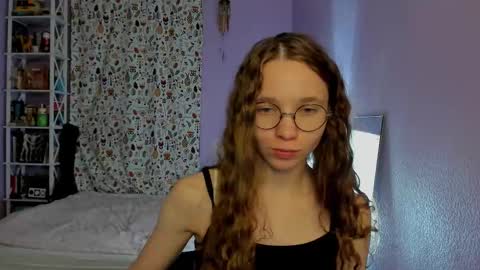 Snapshot of your_leslie chatting on 09/10/25, 01:05 Leslie online show from 09/10/25, 01:05