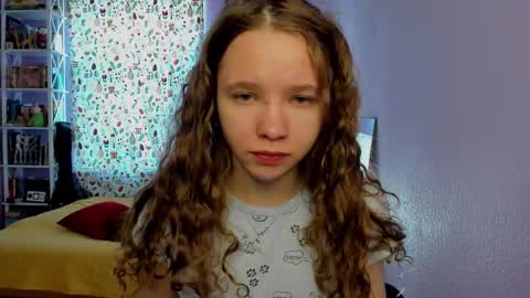 Snapshot of your_leslie chatting on 09/26/25, 12:20 Leslie online show from 09/26/25, 12:20