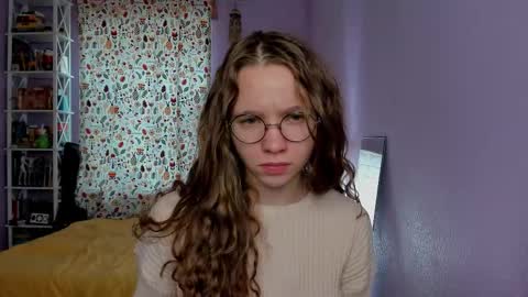 Snapshot of your_leslie chatting on 10/06/25, 11:29 Leslie online show from 10/06/25, 11:29