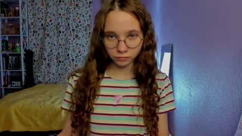 Snapshot of your_leslie chatting on 11/05/25, 10:43 Leslie online show from 11/05/25, 10:43