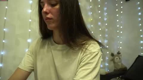 Snapshot of your_little_flexible_girl chatting on 06/15/26, 08:00 Meri online show from 06/15/26, 08:00