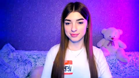 Snapshot of your_moon18 chatting on 12/14/24, 01:38 Zarina online show from 12/14/24, 01:38