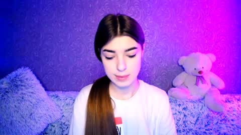 Snapshot of your_moon18 chatting on 12/17/24, 10:22 Zarina online show from 12/17/24, 10:22