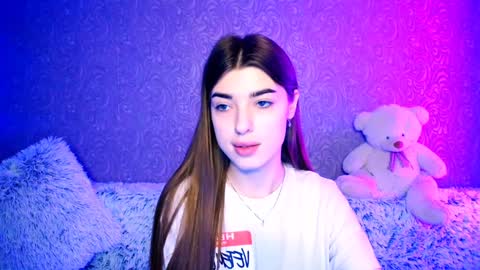 Snapshot of your_moon18 chatting on 12/18/24, 01:26 Zarina online show from 12/18/24, 01:26