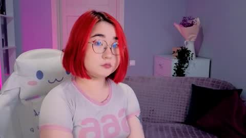 Snapshot of your_peachy_girl chatting on 09/17/25, 07:54 Lilian online show from 09/17/25, 07:54