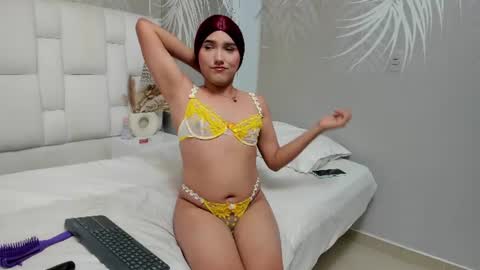 Snapshot of your_sissytrans chatting on 06/20/26, 11:18 NATASHA online show from 06/20/26, 11:18