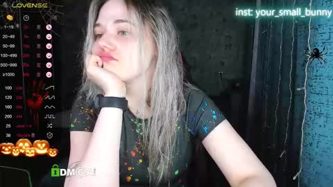 Snapshot of your_small_bunny chatting on 10/27/25, 02:04 Molly online show from 10/27/25, 02:04