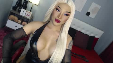 TRICXIEBELLE online show from 11/20/25, 10:20