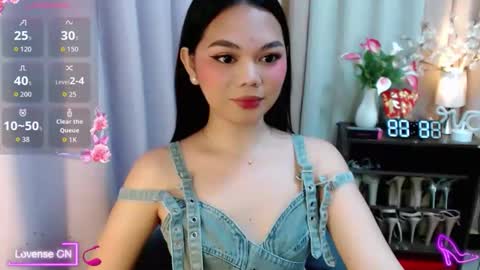 Snapshot of yourangelictransgirl chatting on 11/28/25, 12:08 Hi its me Yna online show from 11/28/25, 12:08