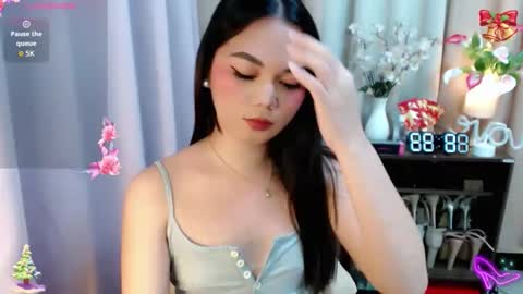 Snapshot of yourangelictransgirl chatting on 12/18/25, 12:33 Hi its me Yna online show from 12/18/25, 12:33