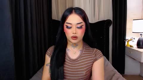 Snapshot of yourasiancockisontop chatting on 12/19/25, 02:07 kim online show from 12/19/25, 02:07