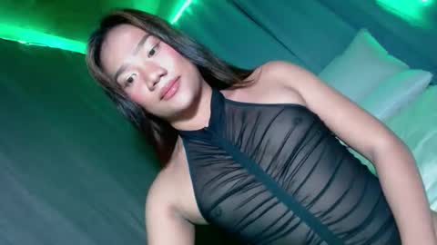 Snapshot of yourasiandream22 chatting on 12/13/24, 01:44 Divine online show from 12/13/24, 01:44