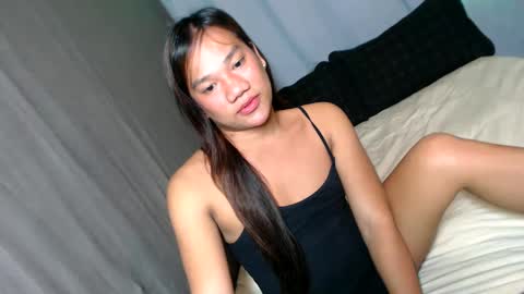 Snapshot of yourasiandream22 chatting on 02/02/25, 09:45 Divine online show from 02/02/25, 09:45