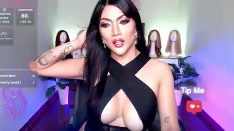 Snapshot of yourasiangoddess69 chatting on 10/22/25, 11:54 Goddess online show from 10/22/25, 11:54