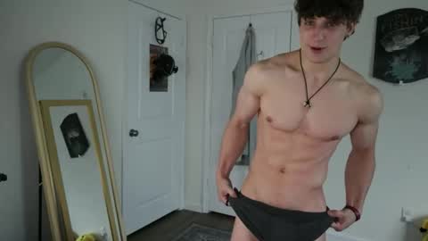 Snapshot of yourbigitalianstallion chatting on 06/10/26, 11:24 Ben online show from 06/10/26, 11:24