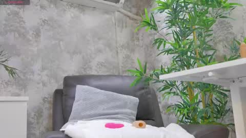 Snapshot of yourburnwish chatting on 04/19/26, 07:05 Anna online show from 04/19/26, 07:05
