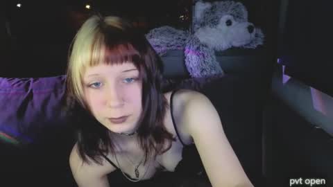 Snapshot of yourcutiegoth chatting on 04/18/26, 07:07 Vasilisa online show from 04/18/26, 07:07