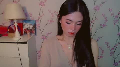 Snapshot of yourdreamgirljane chatting on 11/06/25, 10:05 JANE online show from 11/06/25, 10:05