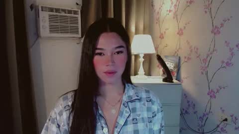 Snapshot of yourdreamgirljane chatting on 12/04/25, 05:32 JANE online show from 12/04/25, 05:32