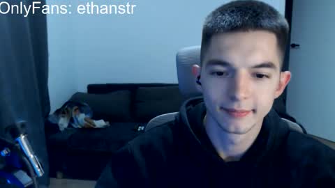 Snapshot of yourethan chatting on 10/14/25, 07:36 yourethan online show from 10/14/25, 07:36