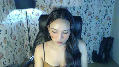 Snapshot of yourfavoratemaureen chatting on 02/01/25, 03:19 maureen love you online show from 02/01/25, 03:19