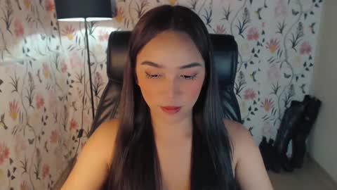 Snapshot of yourfavoratemaureen chatting on 02/14/25, 02:39 maureen love you online show from 02/14/25, 02:39