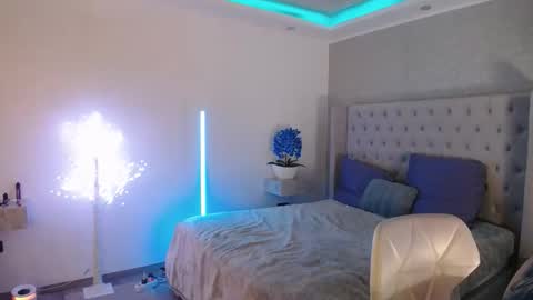 call meKira online show from 04/14/26, 02:45