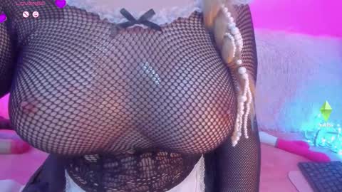 Snapshot of yourgirl11555 chatting on 12/20/25, 03:57 Liza online show from 12/20/25, 03:57