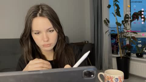 Snapshot of yourher0in chatting on 12/19/24, 10:24 Aida online show from 12/19/24, 10:24