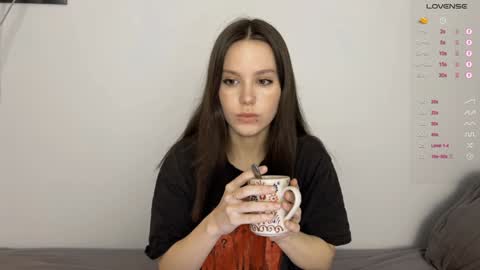 Snapshot of yourher0in chatting on 12/30/24, 10:21 Aida online show from 12/30/24, 10:21