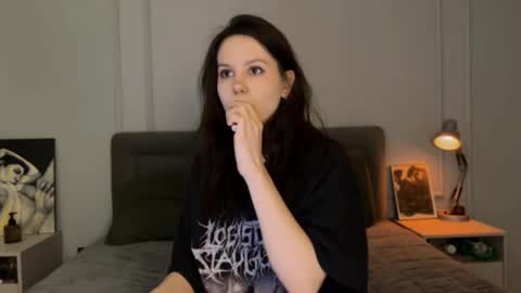 Snapshot of yourher0in chatting on 02/22/25, 01:13 Aida online show from 02/22/25, 01:13