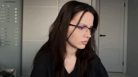 Snapshot of yourher0in chatting on 02/23/25, 11:44 Aida online show from 02/23/25, 11:44