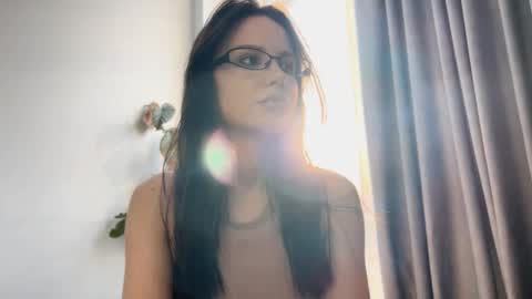 Snapshot of yourher0in chatting on 03/06/25, 10:09 Aida online show from 03/06/25, 10:09