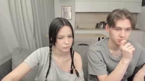 Snapshot of yourher0in chatting on 10/21/25, 12:06 Aida online show from 10/21/25, 12:06