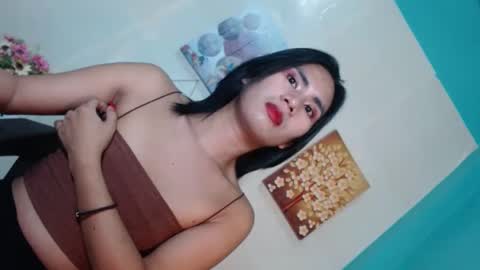 Snapshot of yourhottie_winxxx chatting on 01/23/25, 12:57 Mauie online show from 01/23/25, 12:57