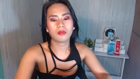 Snapshot of yourhottie_winxxx chatting on 03/11/25, 12:00 Mauie online show from 03/11/25, 12:00